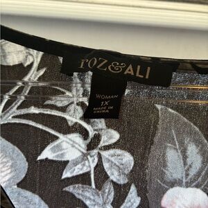 Roz & Ali Monochrome Floral dress